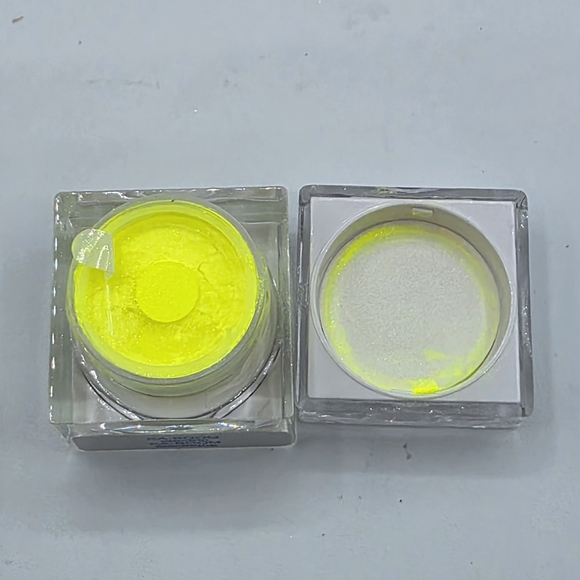 LIT Cosmetics Ka-Boom Electric Pigment Eyeshadow - Picture 3 of 3